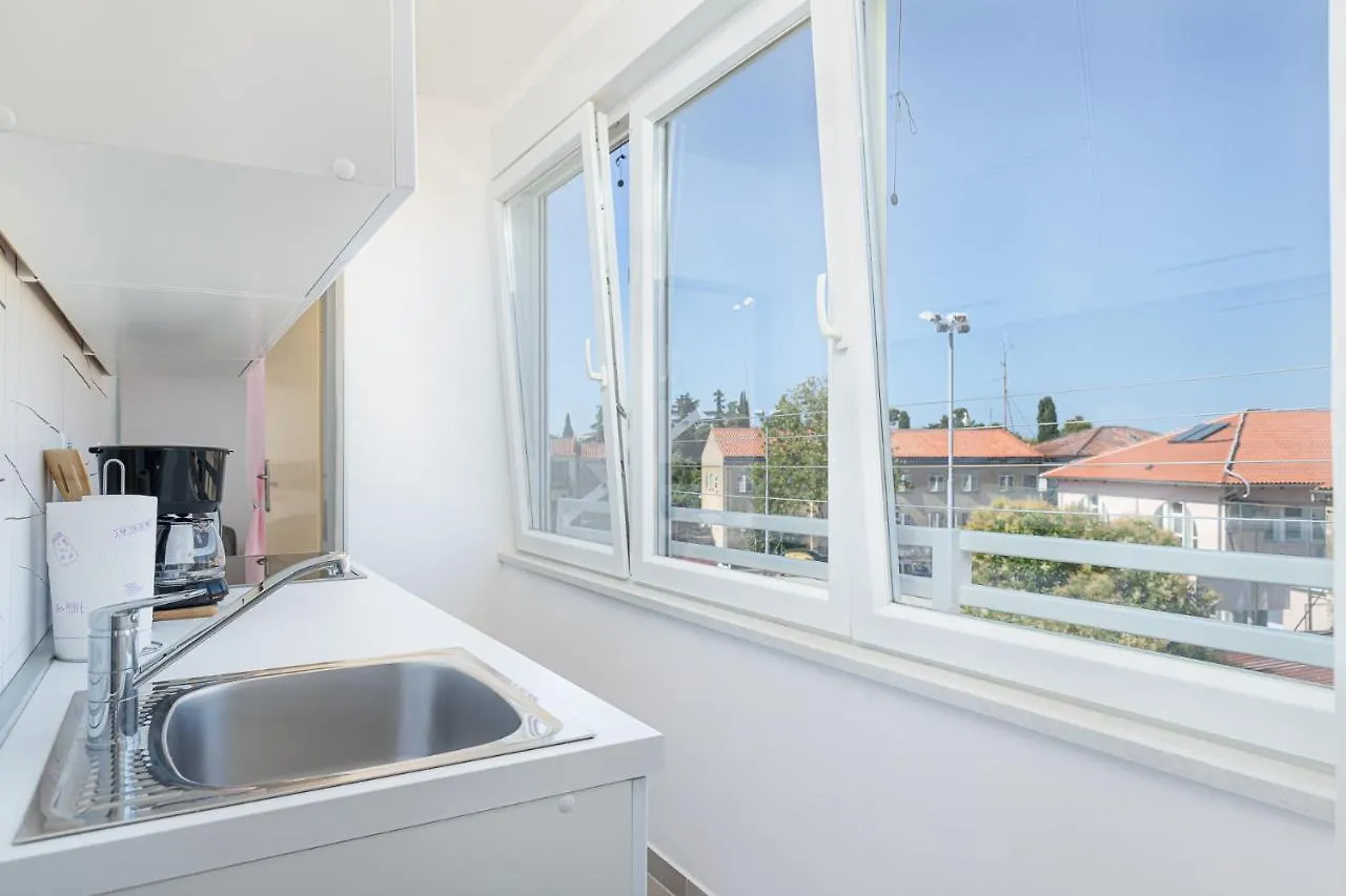 Ticiana A3 Close To Sea Apartman Poreč